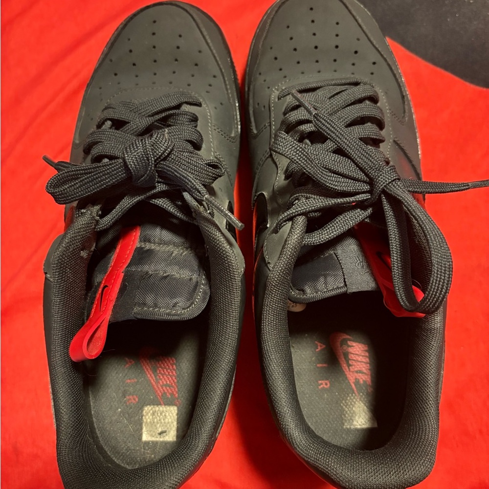 Nike Men's Black and Red Air Sneakers
